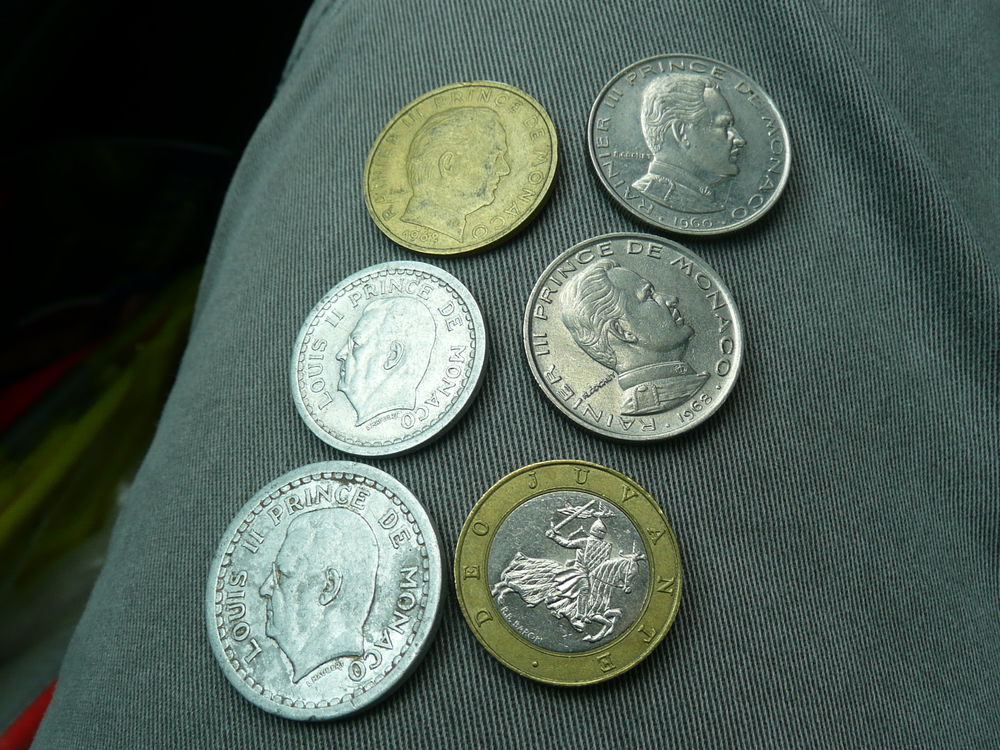 Lot de 6 pi&egrave;ces Monaco divers 