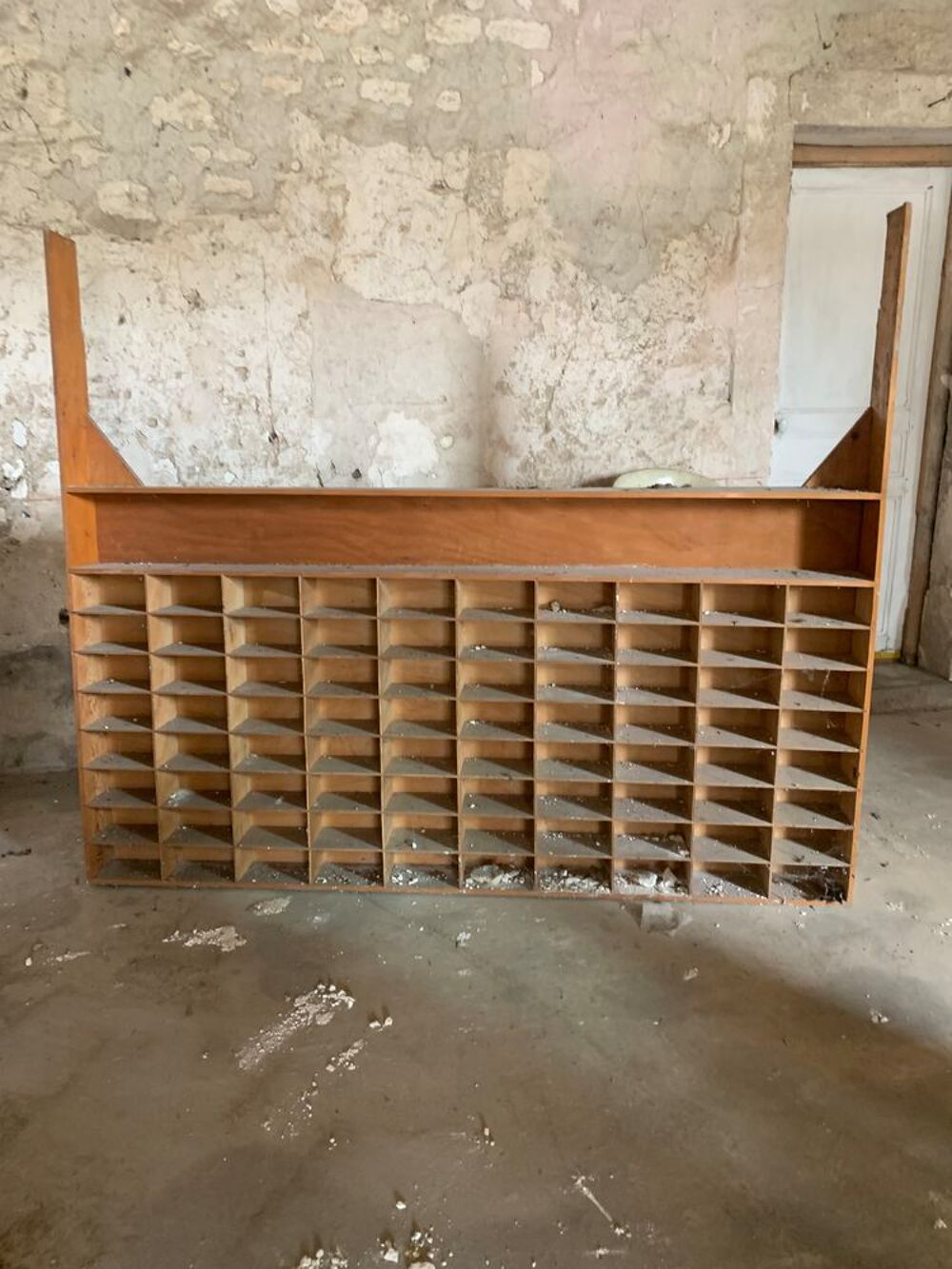   meuble de postier 80 casiers  10 /20     210/ 174  . 