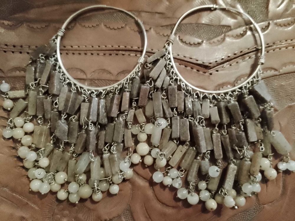 boucles d'oreilles en pierres et argent vintage ann&eacute;es 70. Bijoux et montres