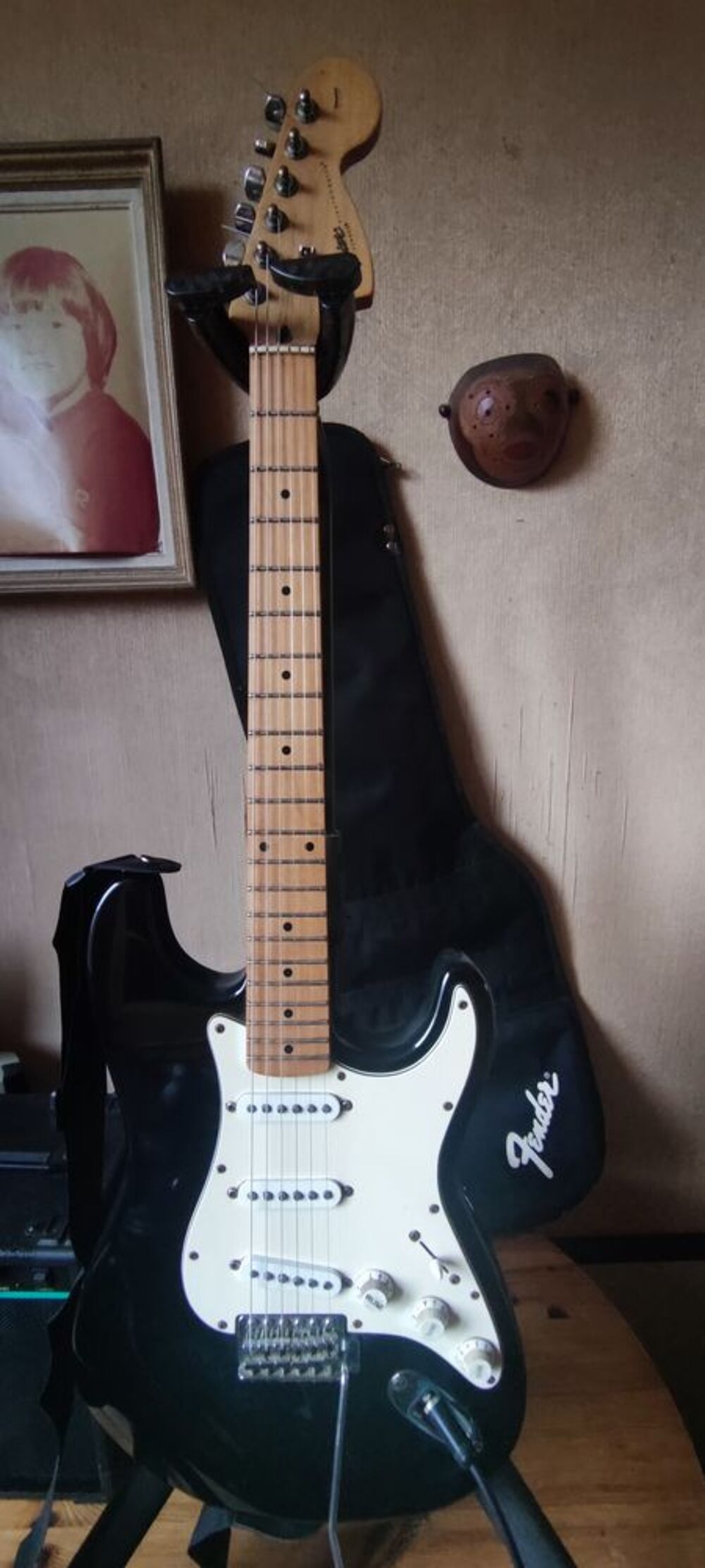 Guitare Stratocaster Squier by Fender + ampli + accessoires Instruments de musique