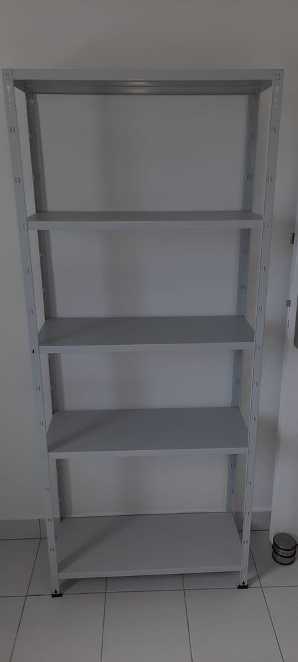 &Eacute;tag&egrave;re en m&eacute;tal gris 180 x 75 x 30 
Acheter 70e vendu 35e Bricolage