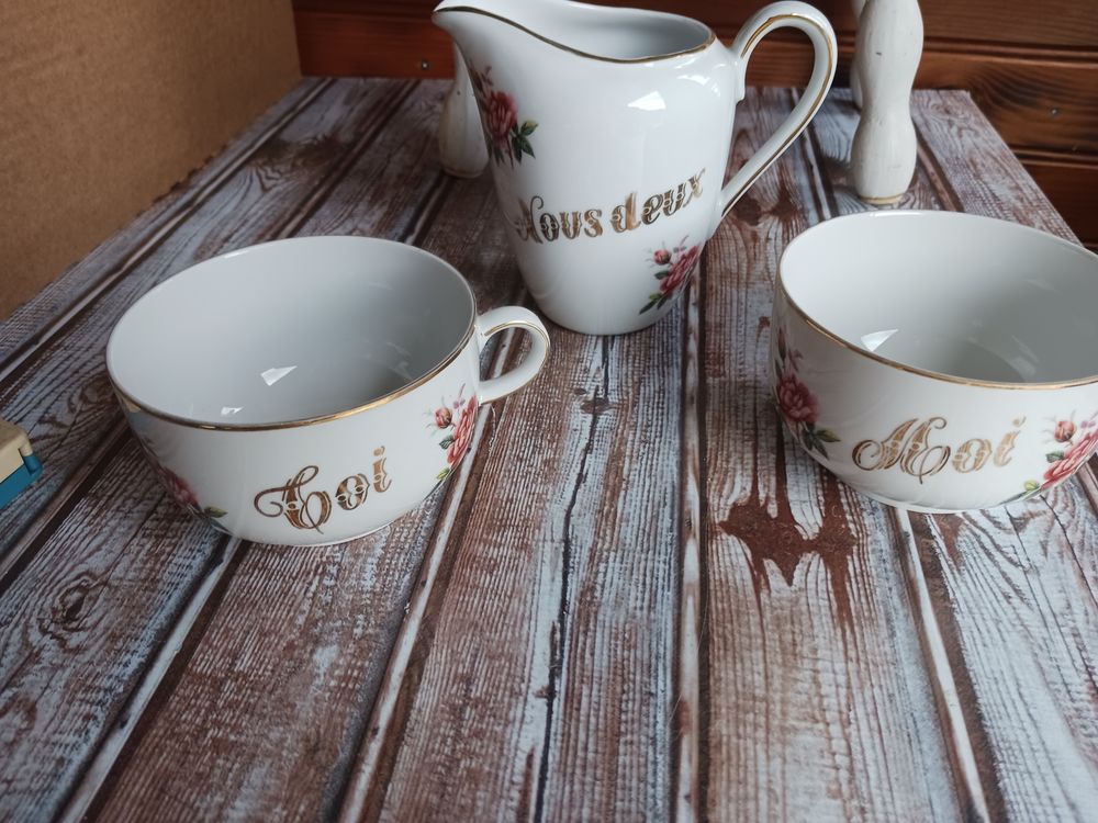 Ensemble Porcelaine Motifs Floraux et Dorure Cuisine