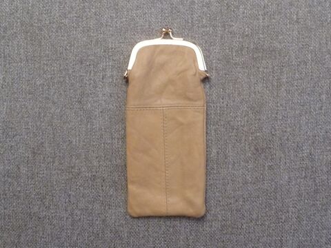 Etui � Lunette en Cuir Beige avec sa Fermeture � Clip Dor�   15 Paris 15 (75)