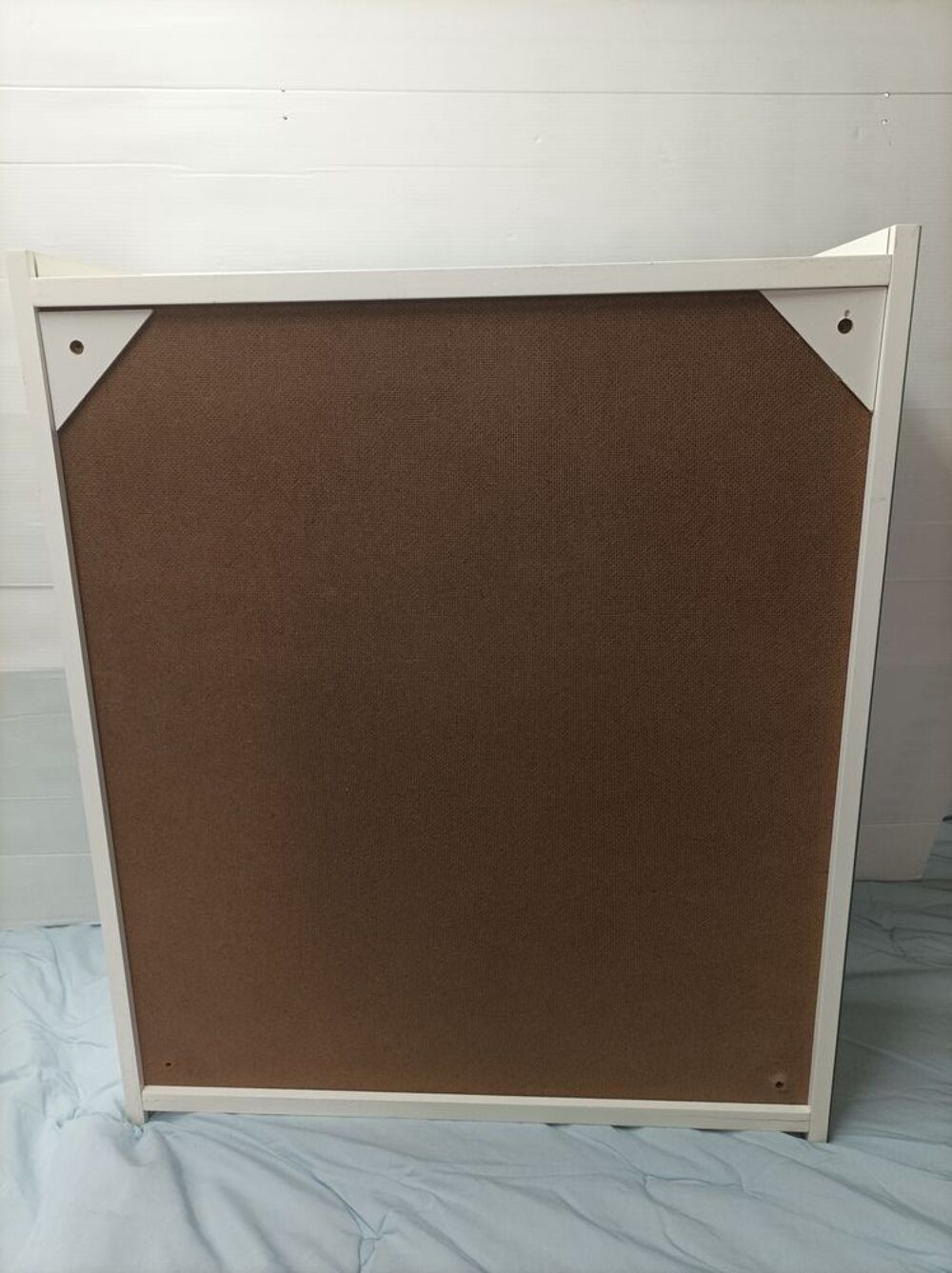 Armoire miroir de salle de bains ou de pharmacie. Meubles
