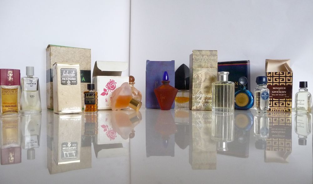 lot de flacons miniatures de parfum 