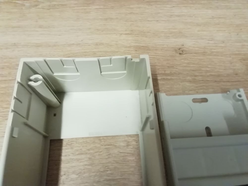  ancien coffret modulaire Legrand 4 modules. Bricolage