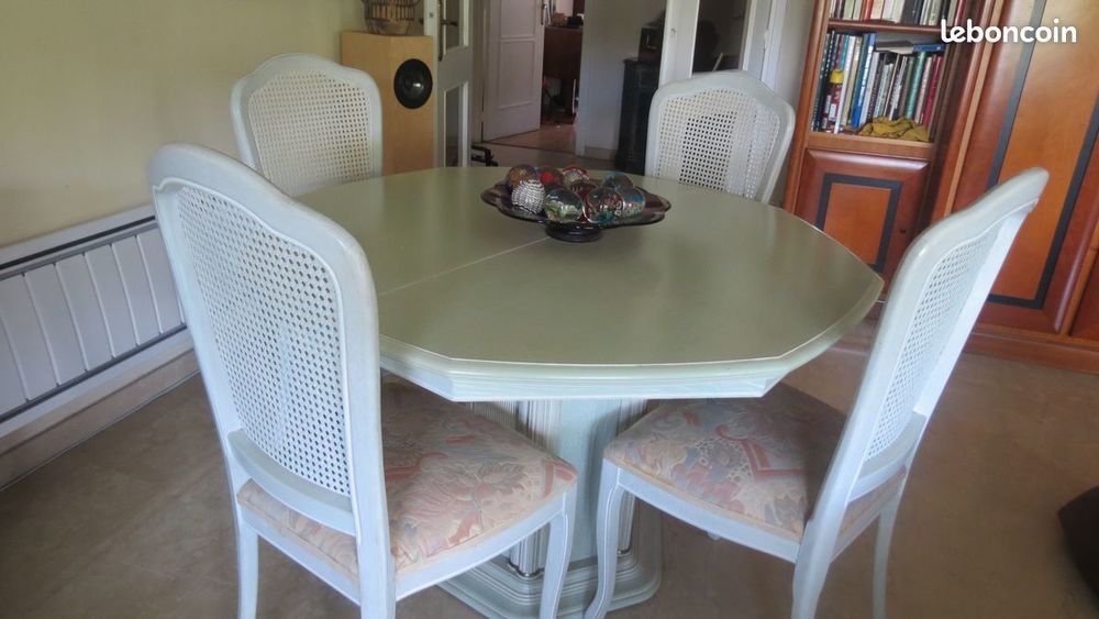 Table et chaises de salle &agrave; manger Meubles