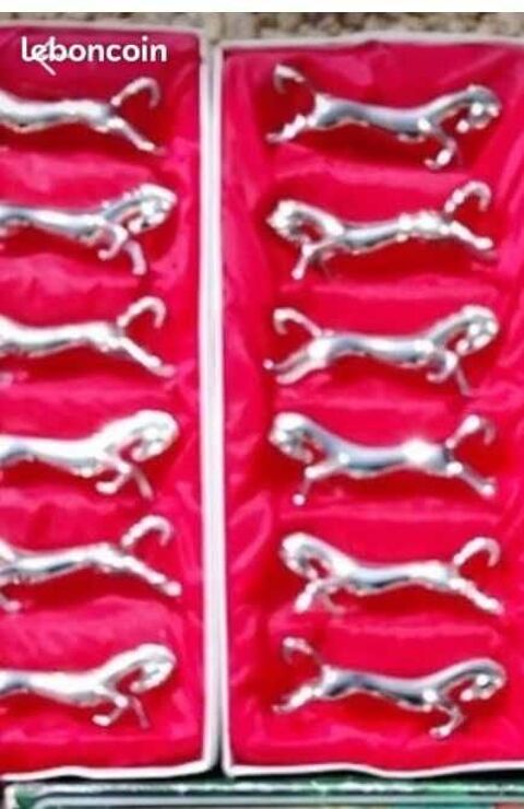 6 porte couteau en métal argenté cheval 8x2,50cm mimine noucissement de l argenté
1lot 20€
2lot 40€ 40 Guingamp (22)