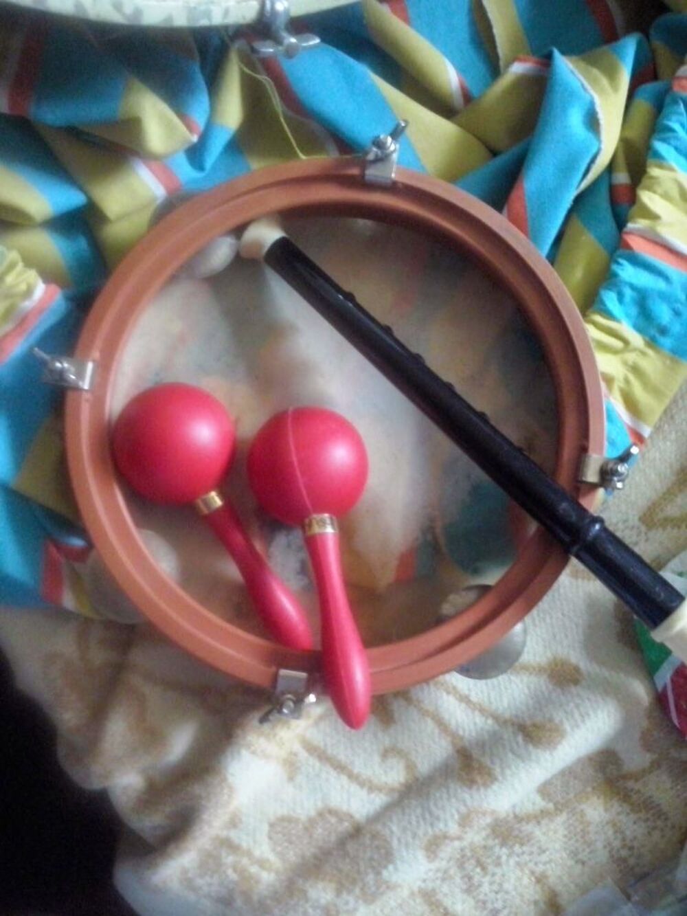 grosse caisse + mailloche + partitions divers Instruments de musique