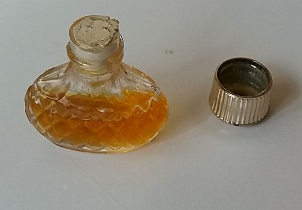 Miniatures de parfum de 9 &agrave; 20  