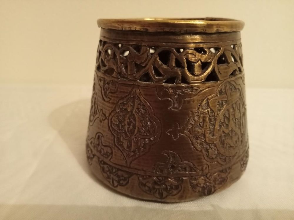 Vase ancien en laiton, mod&egrave;le arabe (syrien) Décoration