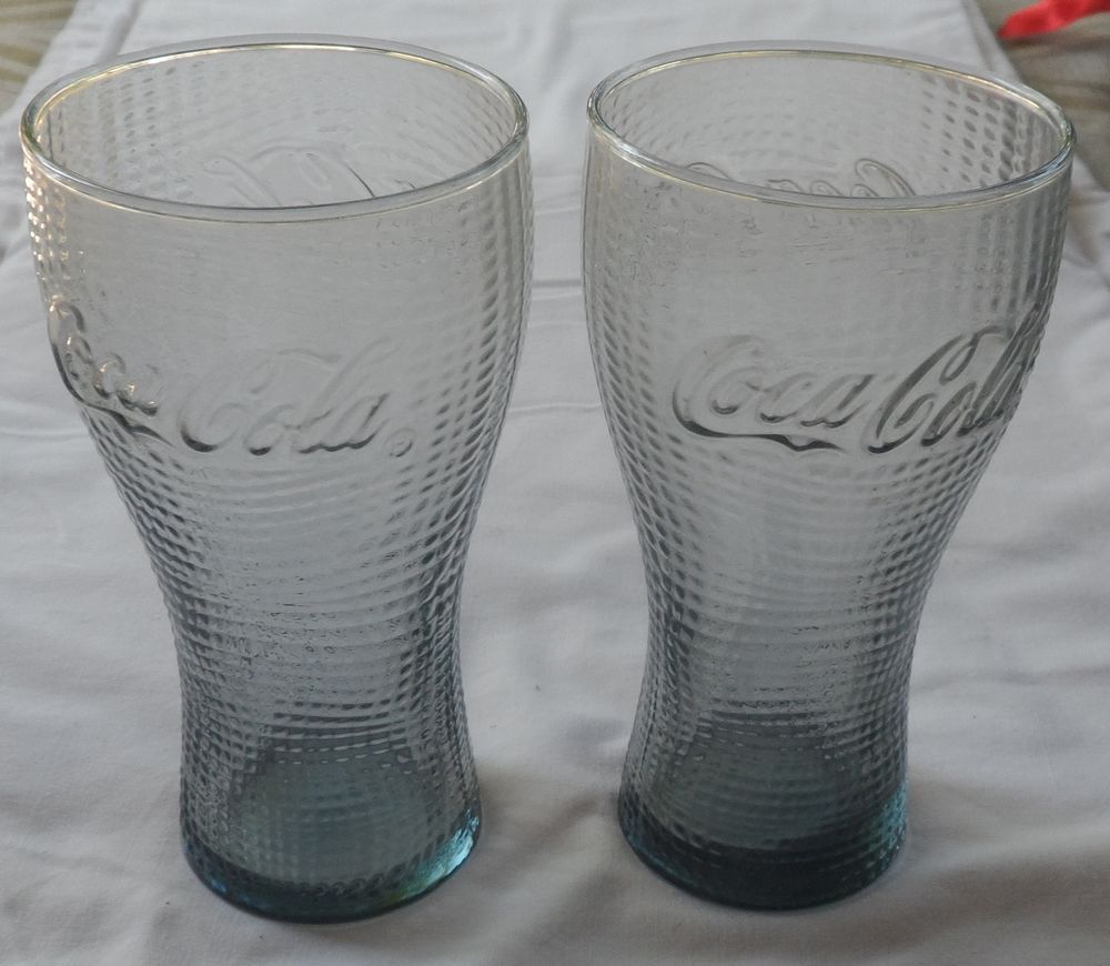 2 verres neufs Coca Cola teint&eacute; gris-bleu
Hauteur 14,5 cmi Cuisine