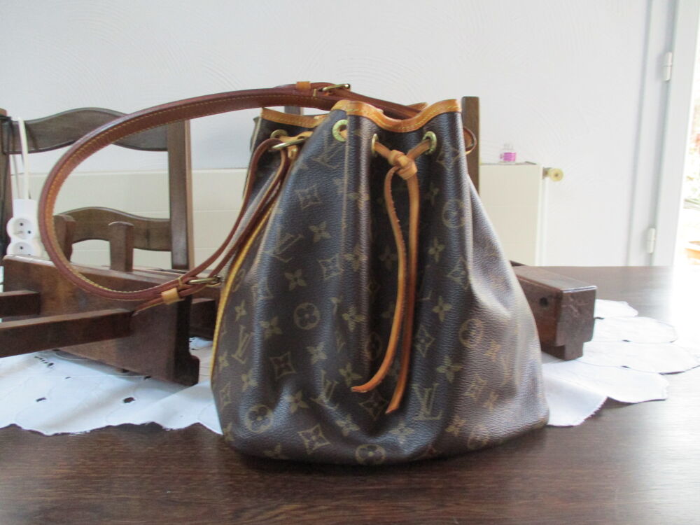 sac &agrave; main LOUIS VUITTON mod&egrave;le Grand No&euml; &eacute;tat neuf Maroquinerie