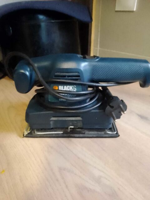 une ponceuse Black et Decker 20 Saint-Cyr-sur-Loire (37)