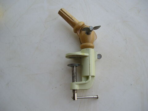 Support de t�te � coiffer en bois pour table de travail
30 Sept�mes-les-Vallons (13)