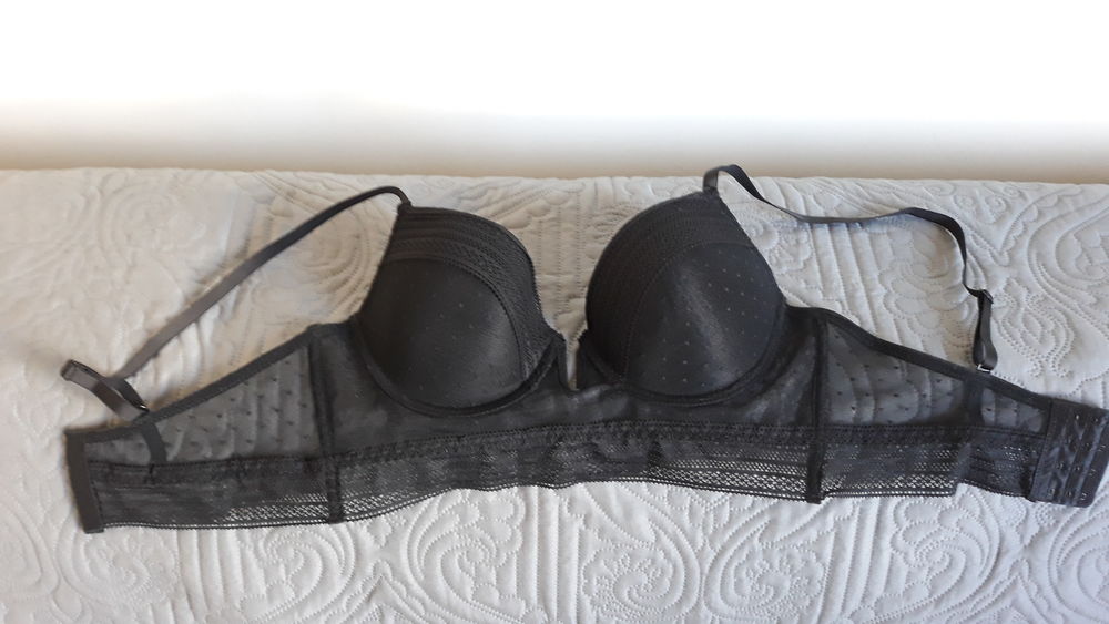 SOUTIEN GORGE NEUF NOIR DENTELLE 
95 C Vtements