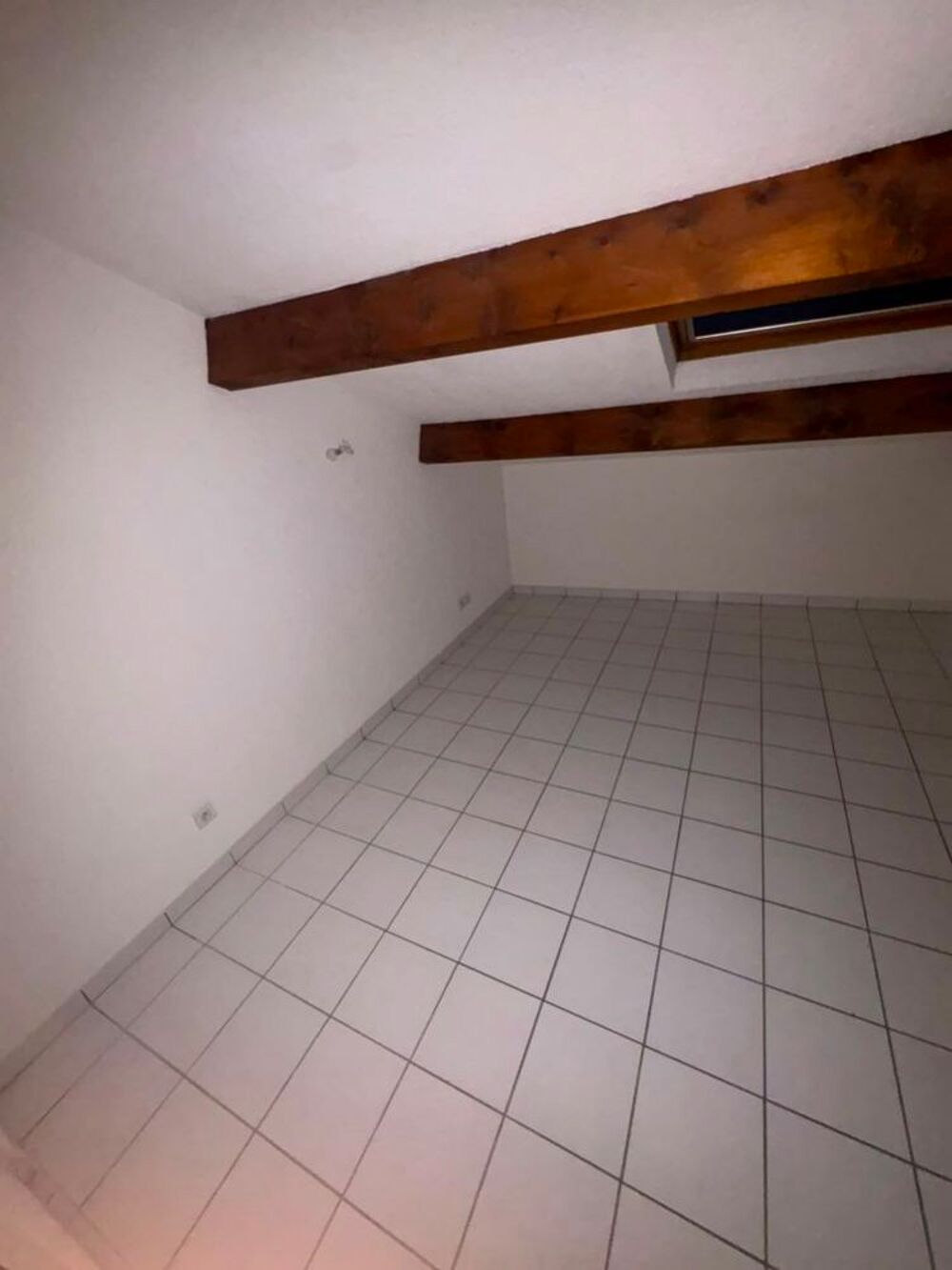 Location Appartement , charmant appartement de type F3 d'une belle surface Lanas