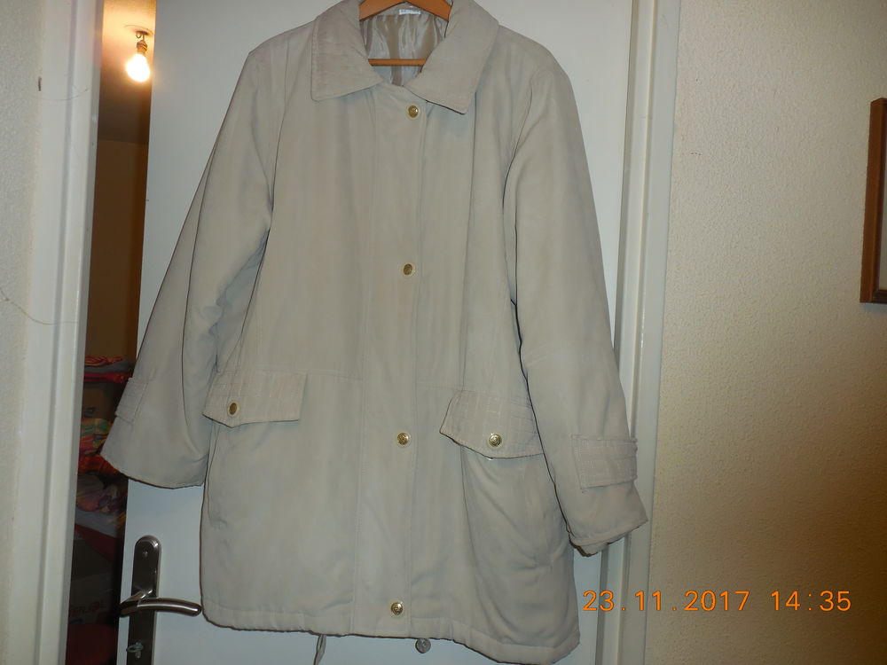 veste beige imperm&eacute;able neuve
Vêtements