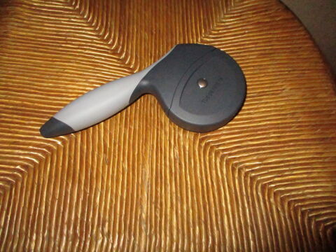 TUPPERWARE Coupe Pizza gris noir NEUF et autres 33 M�rignies (59)