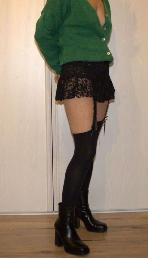 Mini jupe sexy transparente en dentelle noire 30 Paris 1 (75)