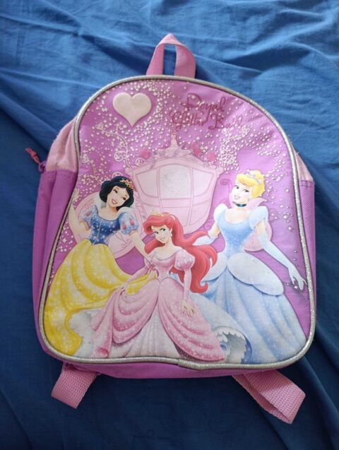 sac a dos avec trousse offert L'Isle-d'Abeau (38)