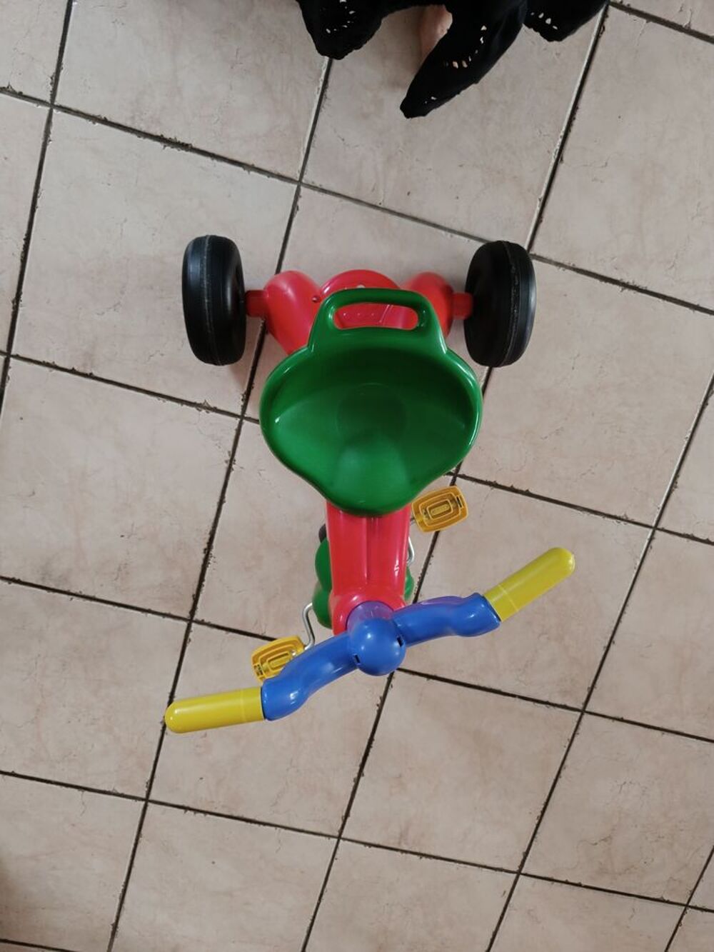 Tricycle en plastique multicolore Jeux / jouets