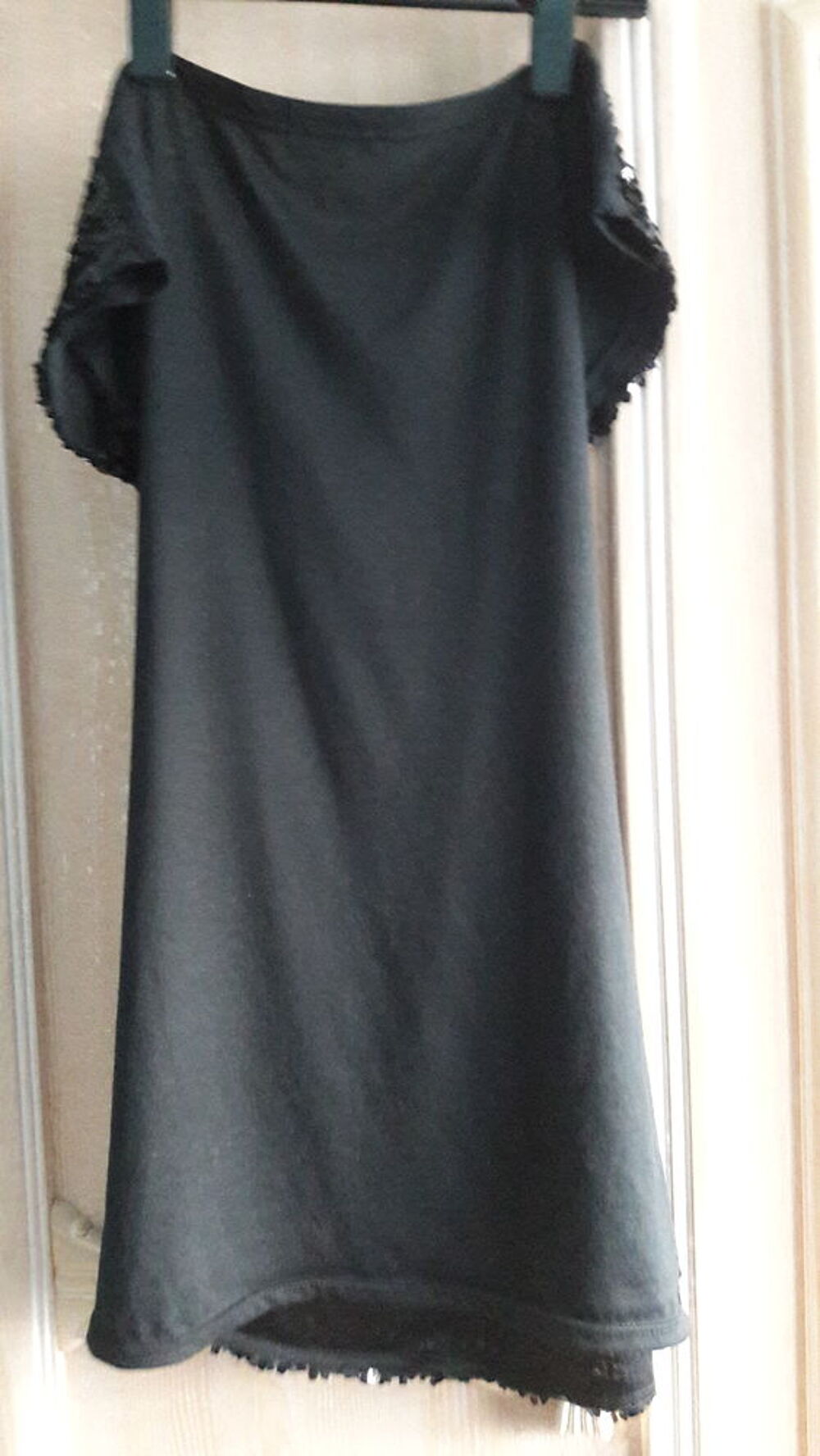 robes T.42 noir et grise V�tements