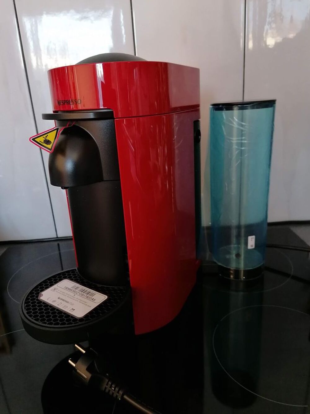Cafeti&egrave;re Nespresso Vertuo rouge neuve Electroménager