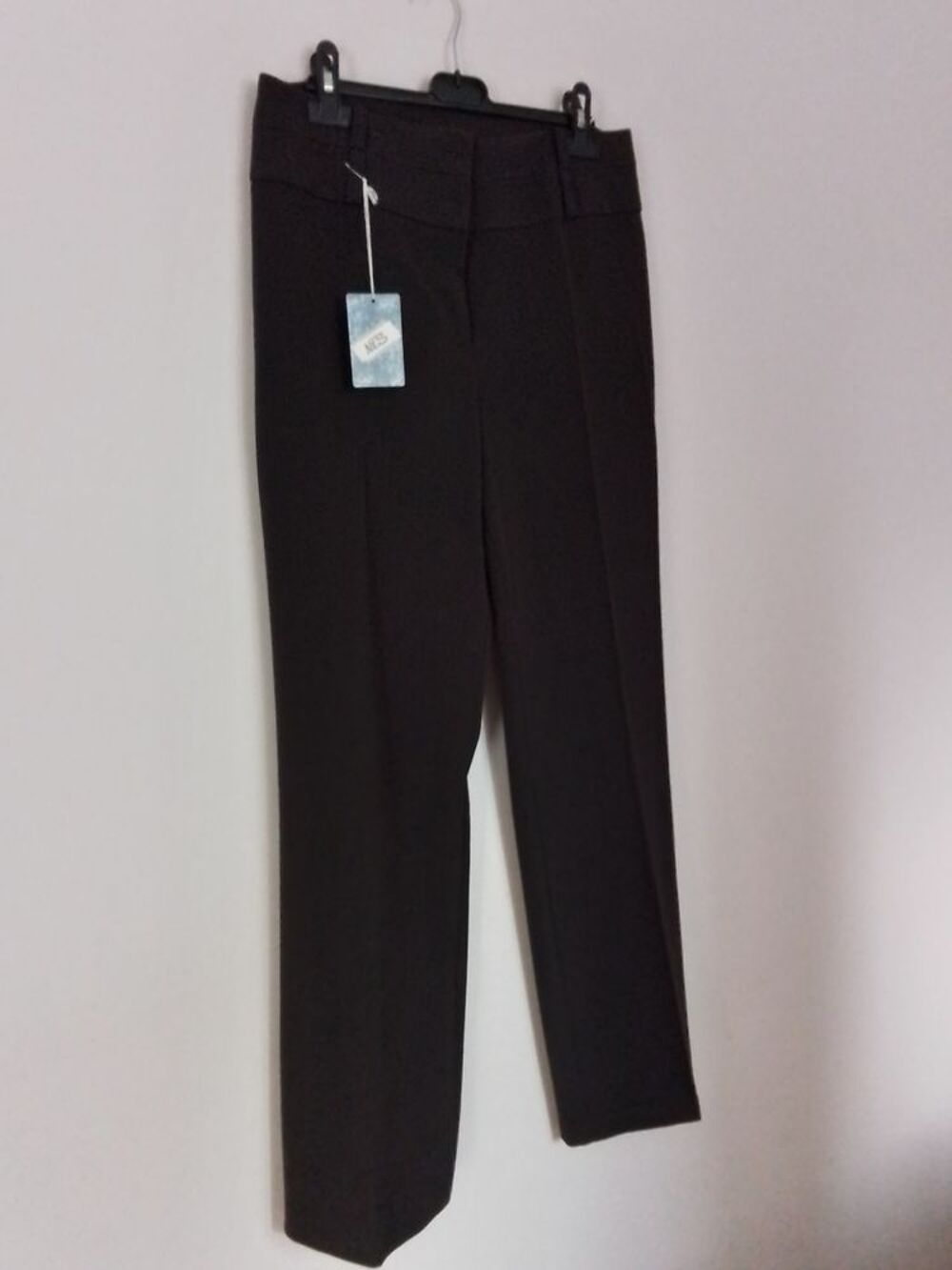 Tr&egrave;s beau tailleur neuf veste et pantalon Vêtements