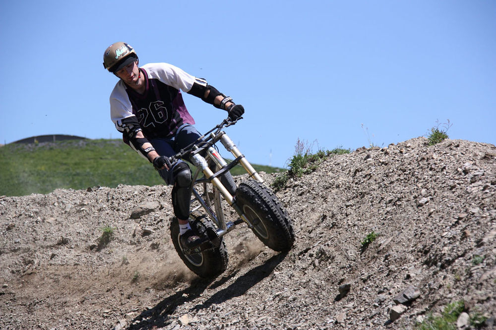  DIRT MOUNTAIN v&eacute;los de descente Vélos