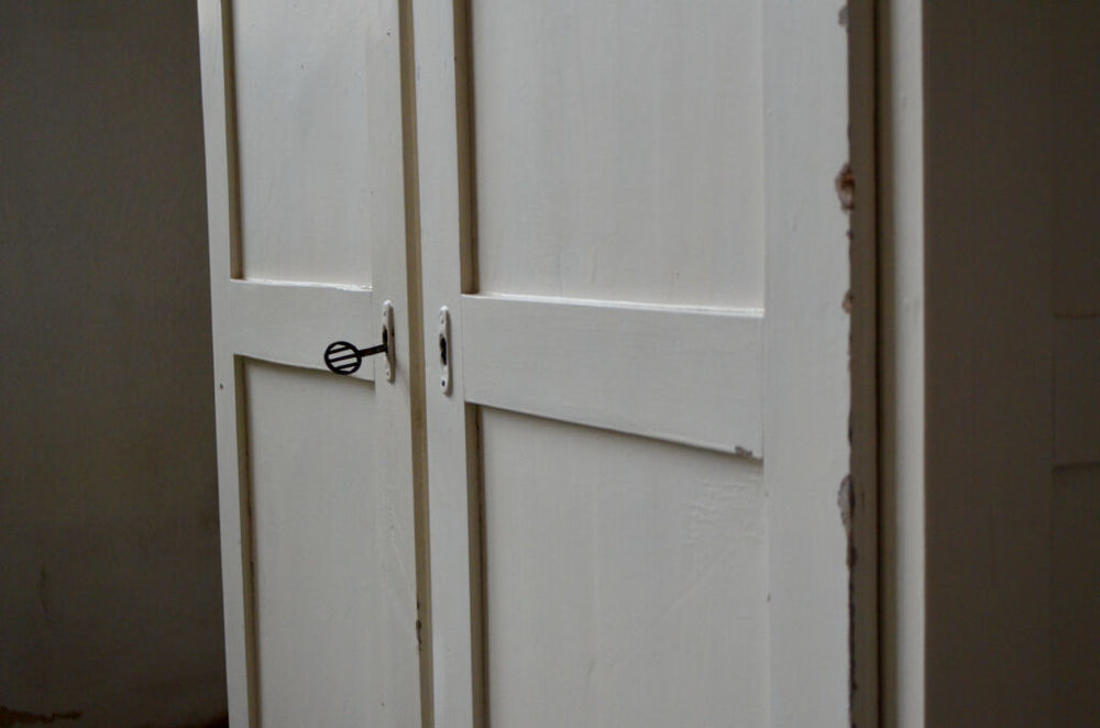 Armoire ancienne parisienne ou penderie vintage boh&egrave;me Meubles