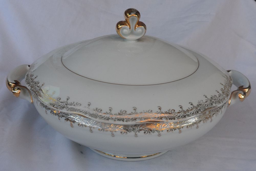 1 soupi&egrave;re en v&eacute;ritable porcelaine s&eacute;lection France neuve Cuisine