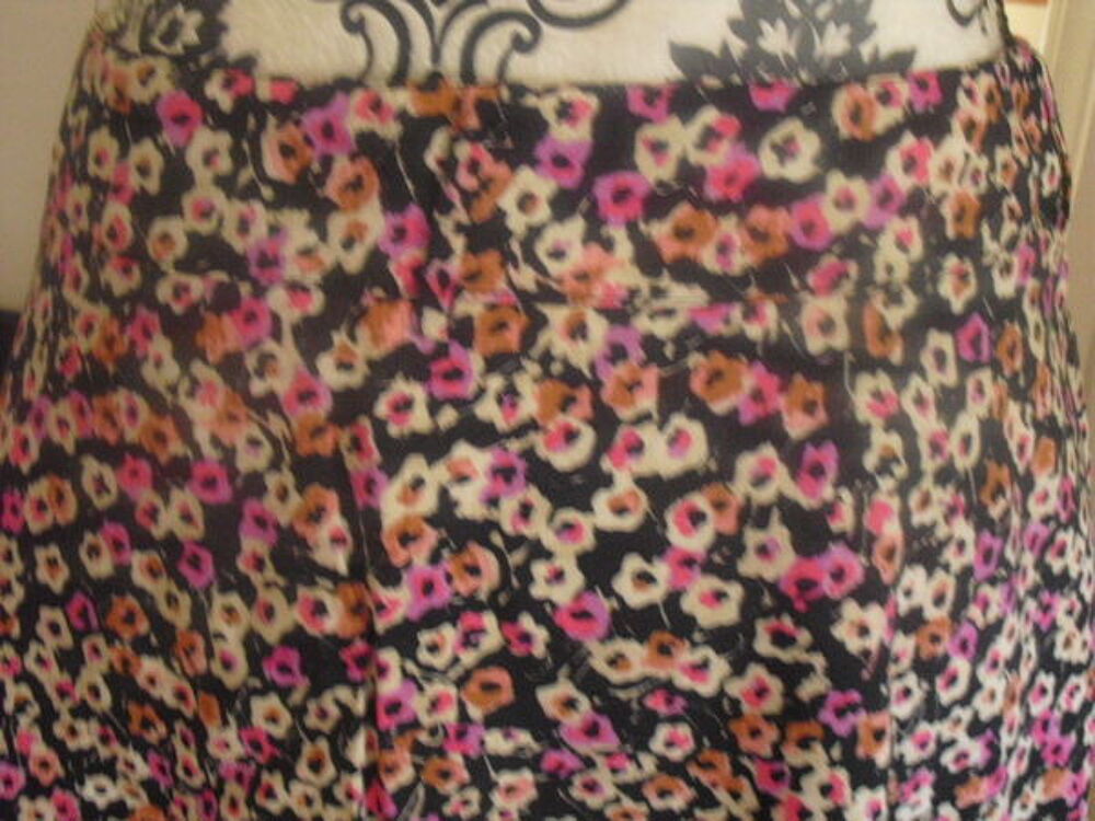 jupe color&eacute;e a motifs florales NEUVE NAF NAF TAILLE 36 Vêtements
