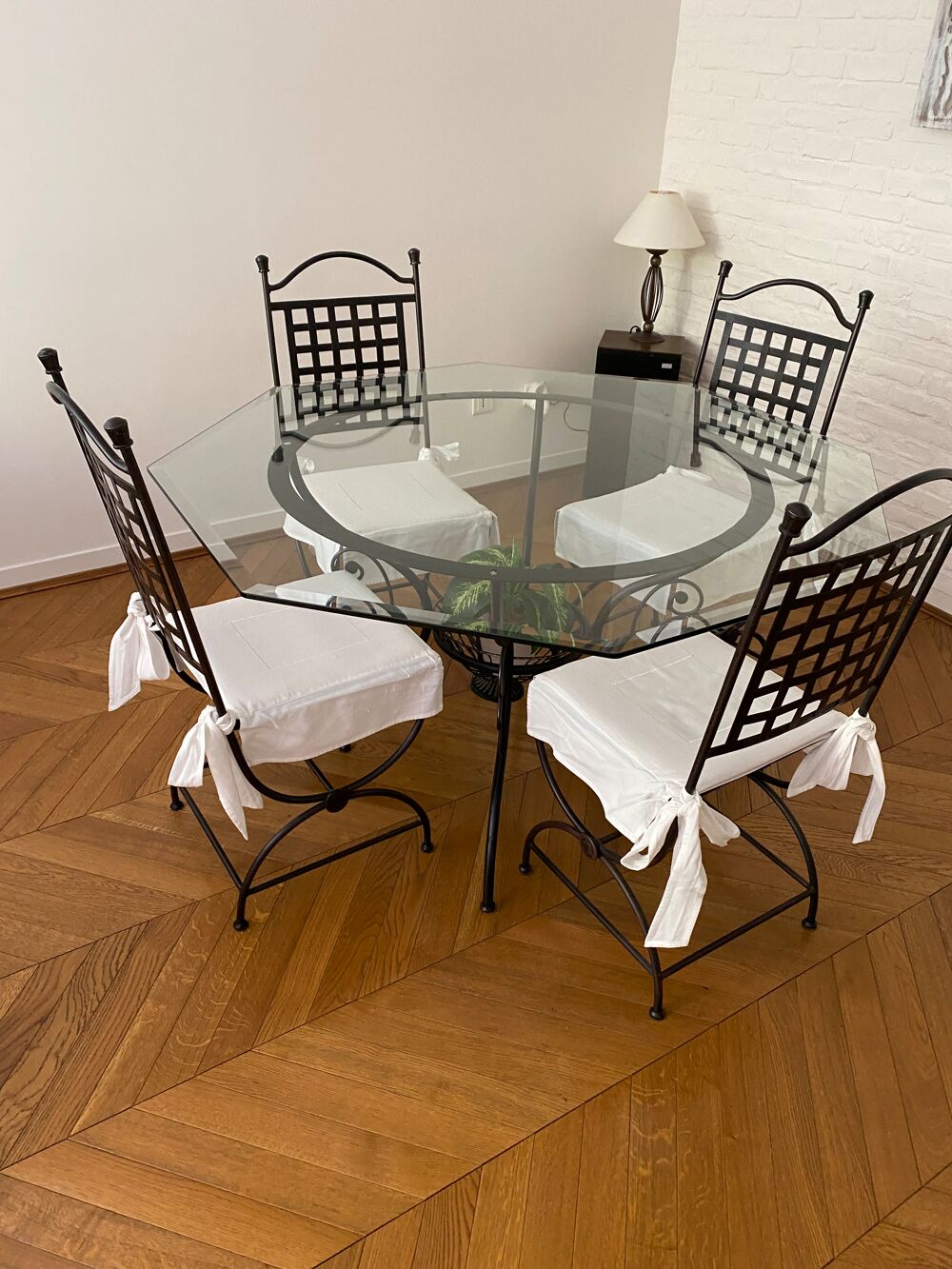 table en verre et fer forge + 4 chaise en fer forge Meubles