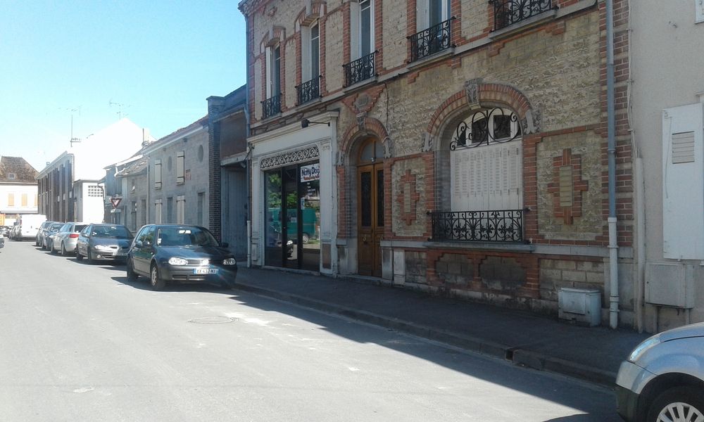 Location Autre LOCAL 30M2 POUR ONGULAIRE ,TOILETTAGE' COIFFURE  (AUTREs) Arcis-sur-aube
