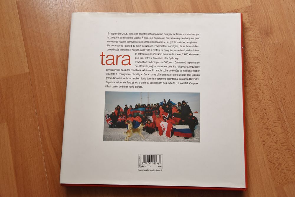 Superbe livre. TARA 500 jours de d&eacute;rive arctique. Livres et BD