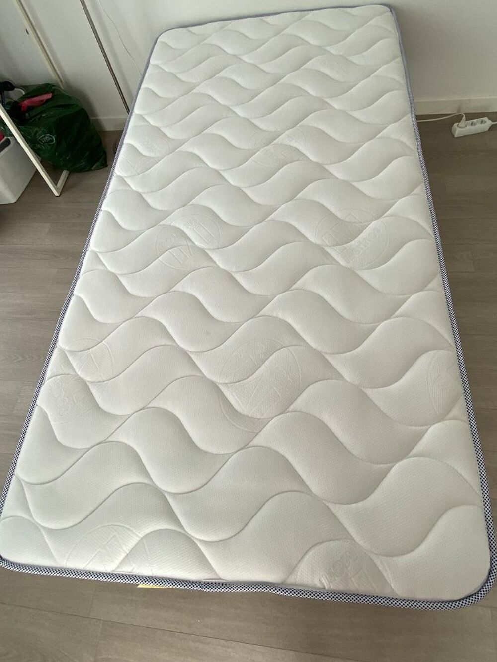 sommier &agrave; lattes et matelas 90 Meubles