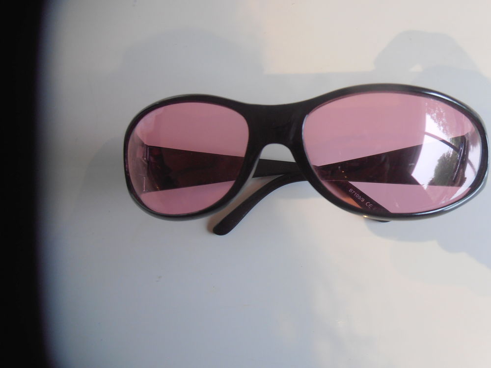 Lunettes solaires verres roses (27) Maroquinerie