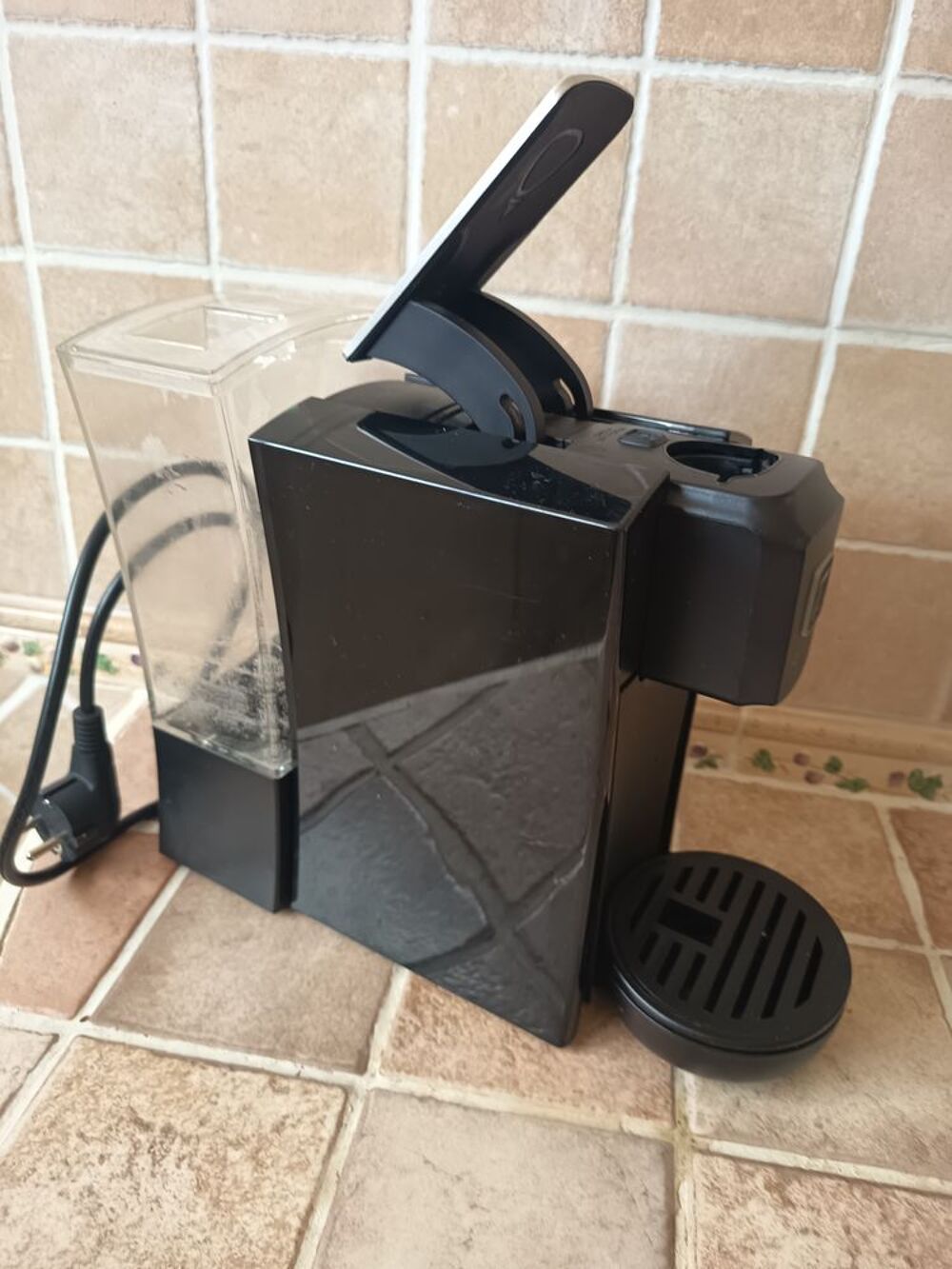 machine a the ''nestle'' Electrom�nager