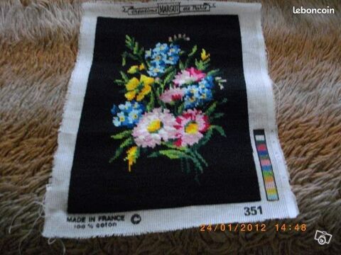 Petite tapisserie de bouquet de fleurs rose et bleu Perros-Guirec (22)