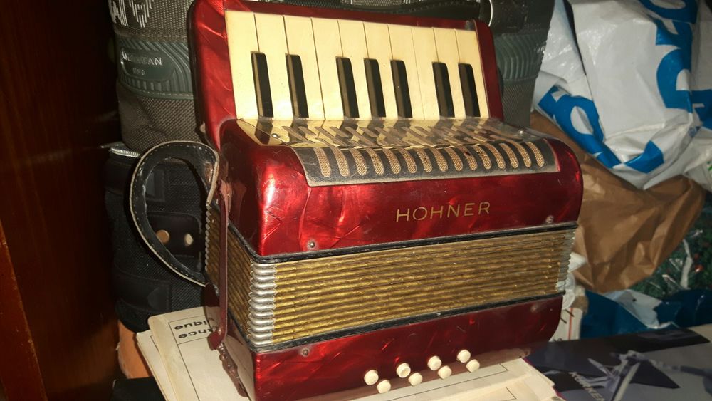 Accord&eacute;on Hohner 
Instruments de musique