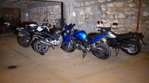  Parking / Garage  louer 3 m