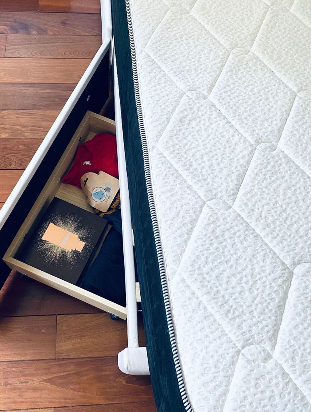 Ensemble lit + matelas t&ecirc;te de lit velours + 4 tiroirs Meubles
