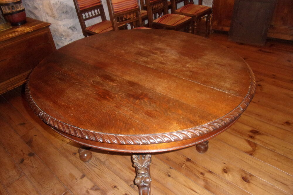TABLE Ovale AUX 4 DRAGONS Meubles