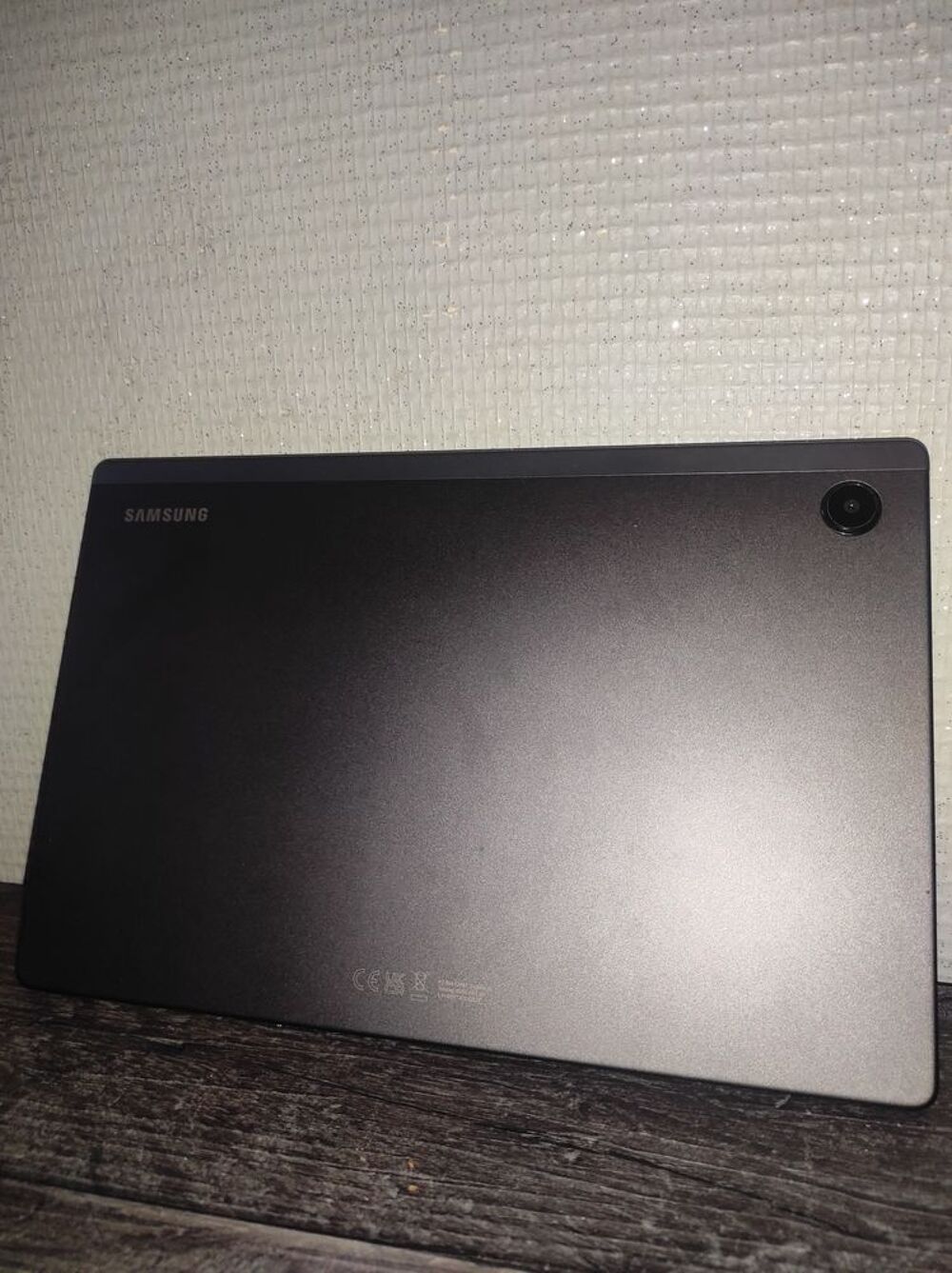 Samsung TAB (A8) Parfait &eacute;tat m&ecirc;me pas une micro rayure Téléphones et tablettes