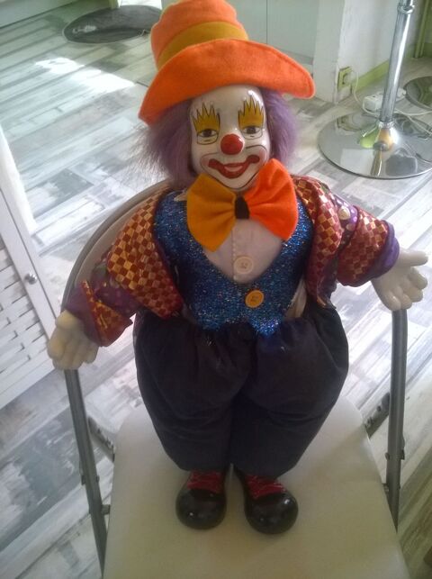 Statue de clown en porcelaine
30 Talange (57)