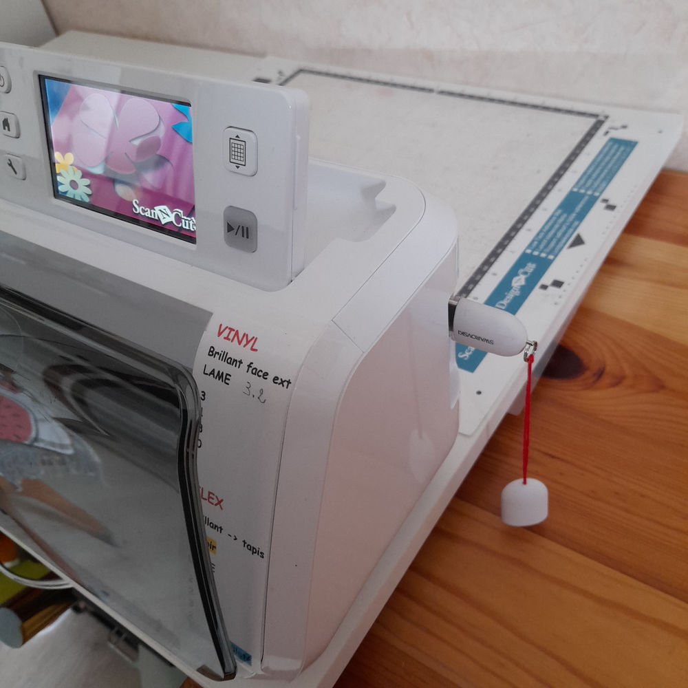 Machine &agrave; d&eacute;couper BROTHER ScanNcut CM300 Matériel informatique