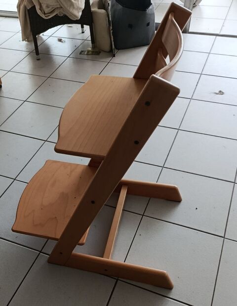 chaise enfant de la marque TOKKE 90 Schœlcher (97)