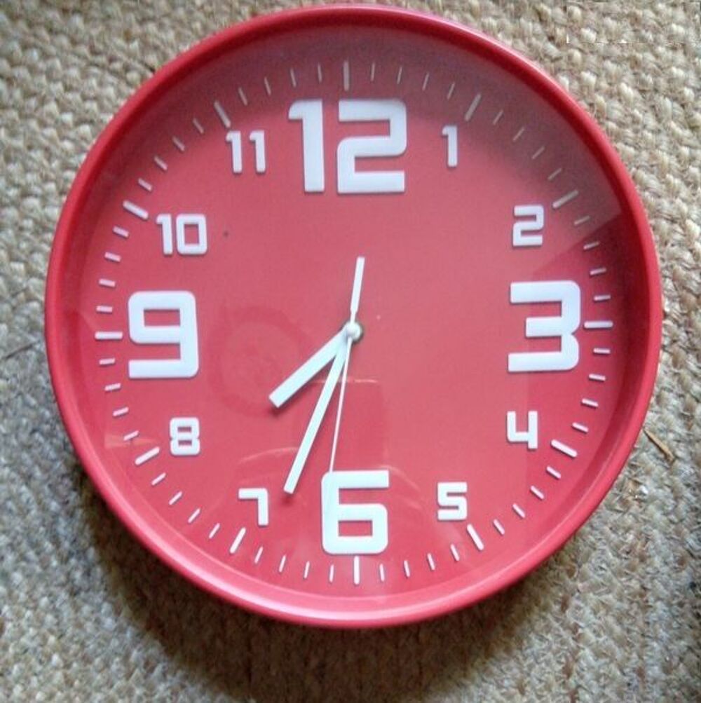 horloge ronde rouge Décoration