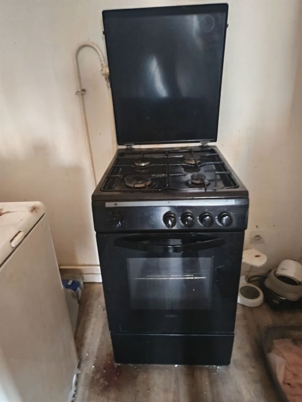 Cause d&eacute;m&eacute;nagement, meubles vari&eacute;s Meubles
